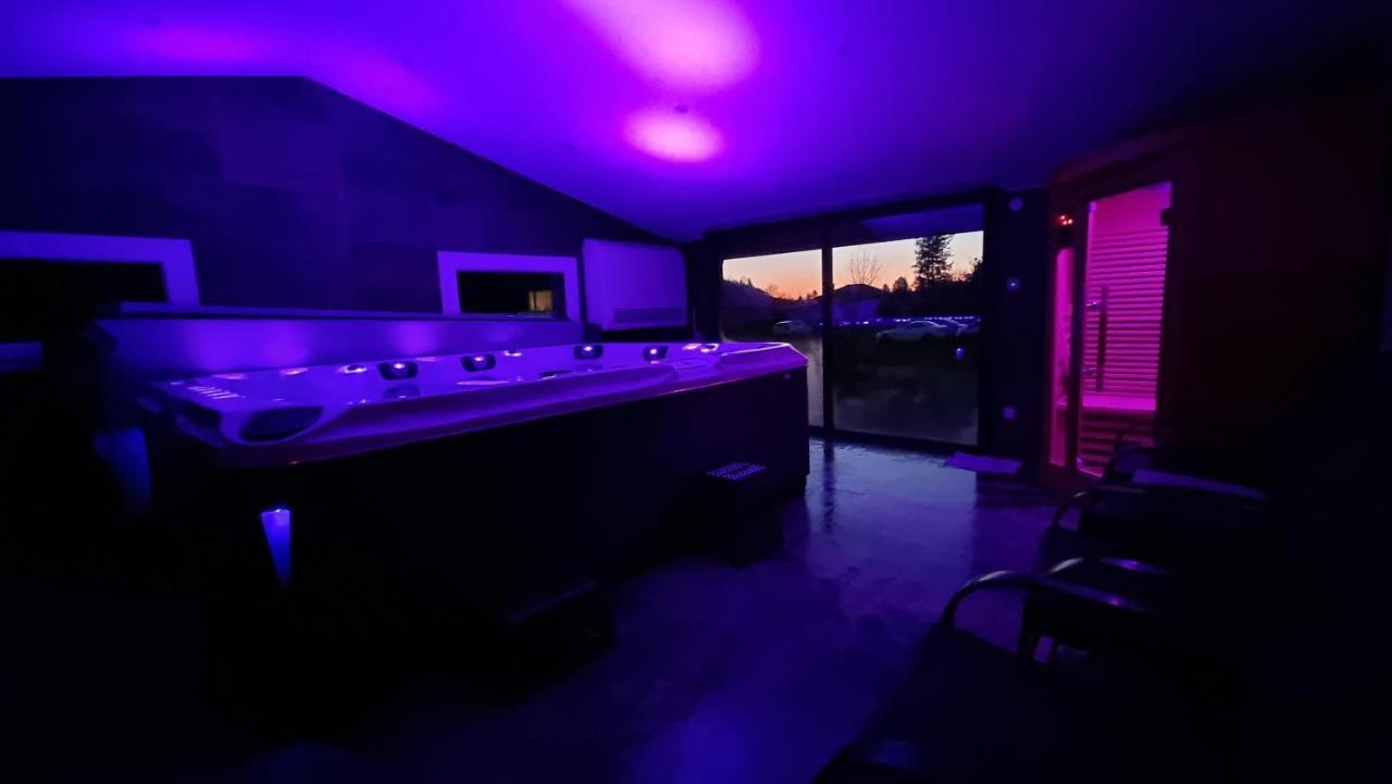 Gites de La Croisée des Chemins - Piscine Chauffée - Spa, Hammam et Sauna Izeaux Esterno foto